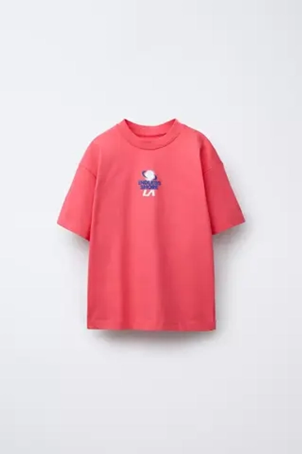 ZARA ФУТБОЛКА С РЕЛЬЕФНЫМ ПРИНТОМ, ЦВЕТ ФУКСИИ