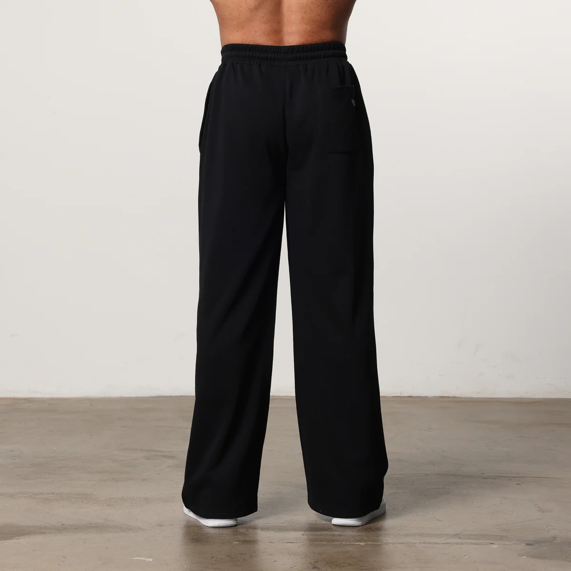 Штаны VANQUISH Essential Straght Sweatpants Black