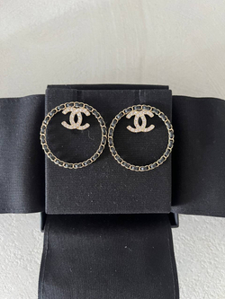 Серьги Chanel Crystal Lambskin CC Chain Hoop Earrings
