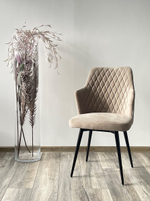 Стул М-City DISAUR Герман (Herman) поворотный на 360 градусов, Латте 25, Велюр, Черный каркас