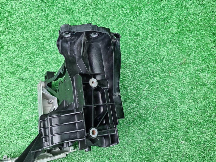 Кронштейн передней панели Mercedes E W213 (16-23)