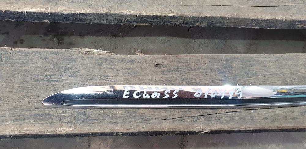 Молдинг решетки радиатора Mercedes E (W213) 16-20 Б/У Оригинал A2138880373