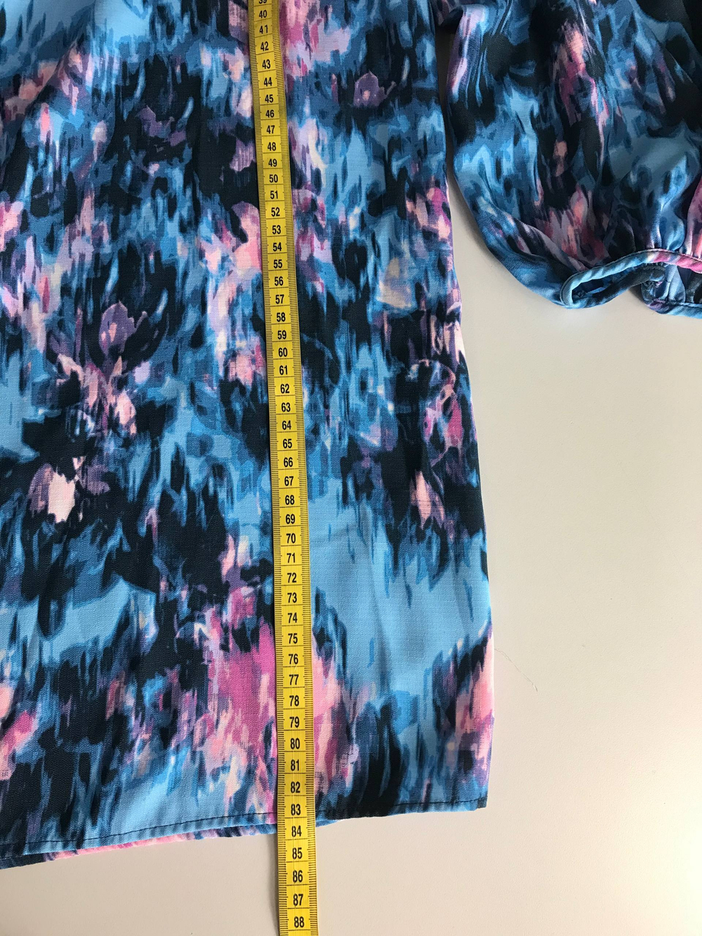 Платье H&M пестрое, маркировка М, визуально на 46 размер