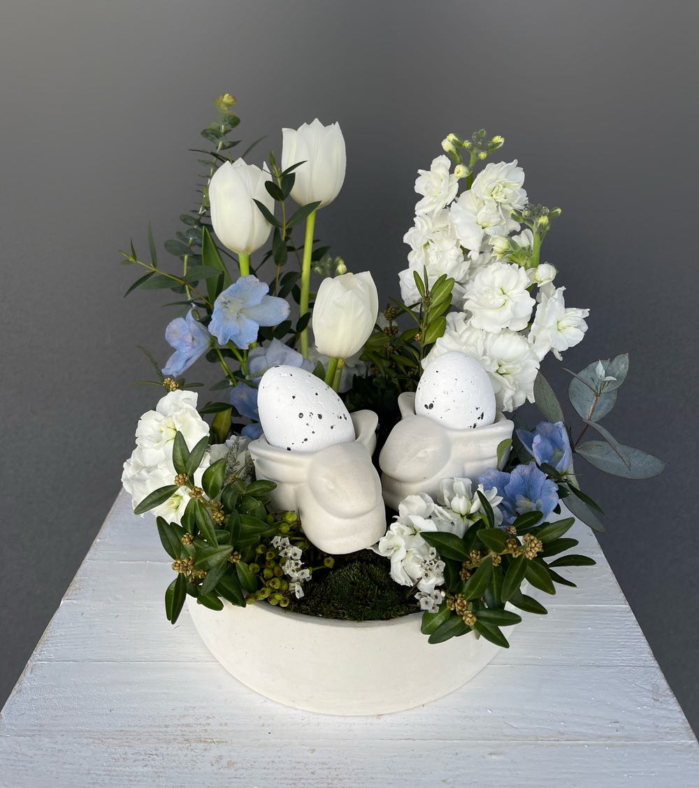 Композиция «Зайки на цветочной поляне»