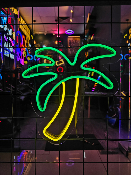 Неоновая вывеска "Пальма"