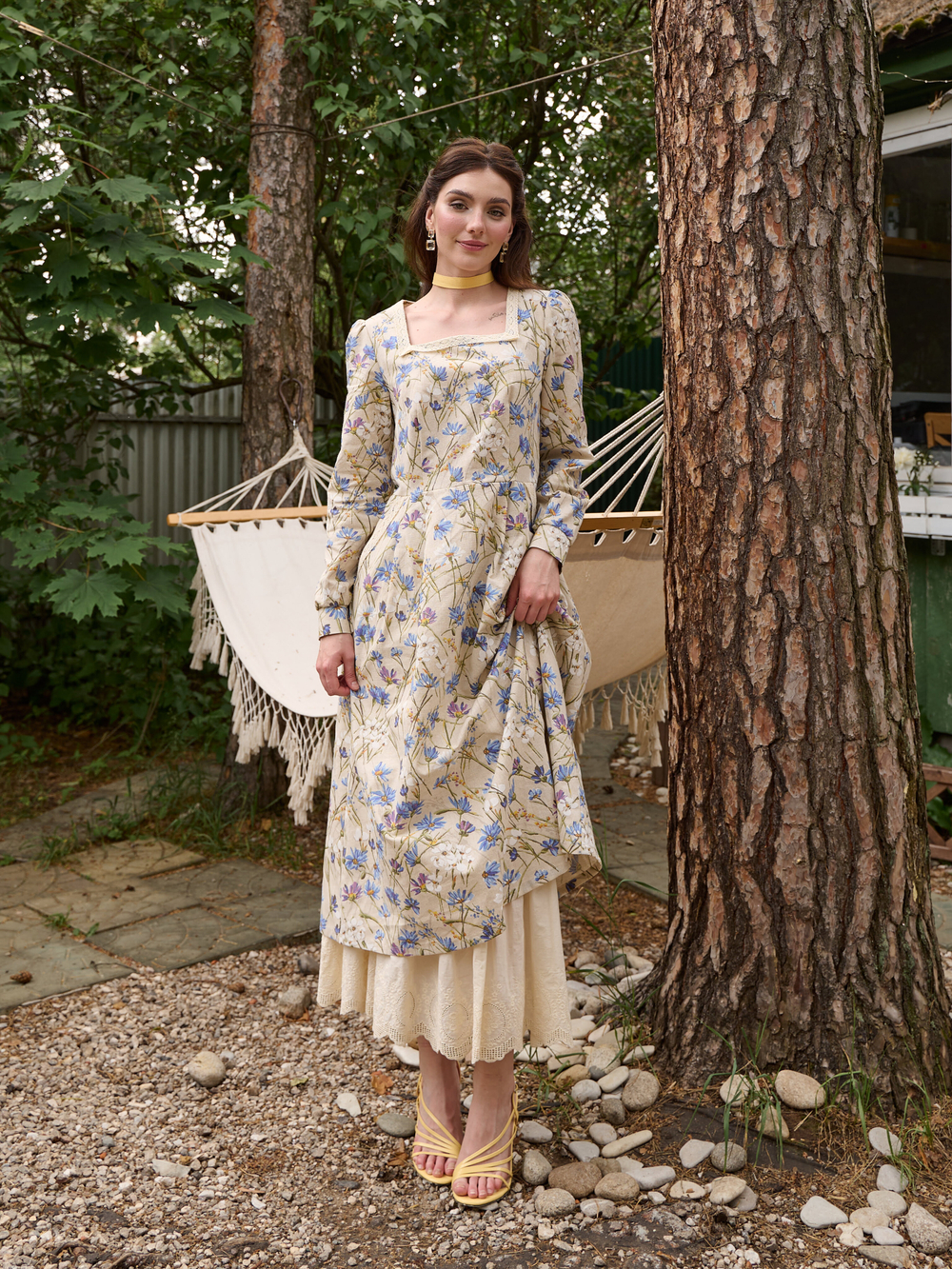 Платье с кружевом длинное