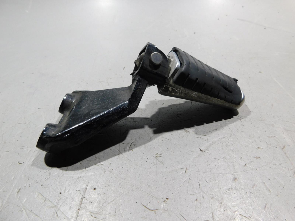 Подножка водительская левая Yamaha V-Max 1200 021090