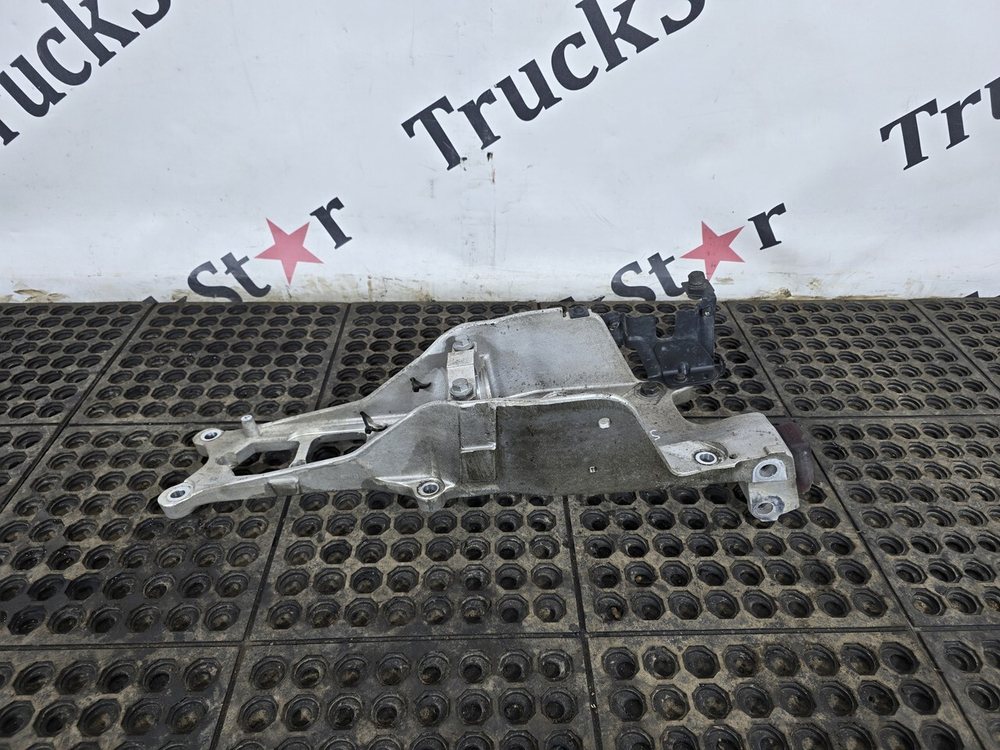 Кронштейн кабины передний левый 2020г.