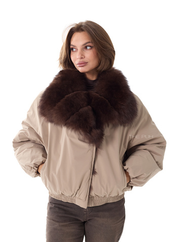 Парка цвета капучино с меховым воротником-стойкой