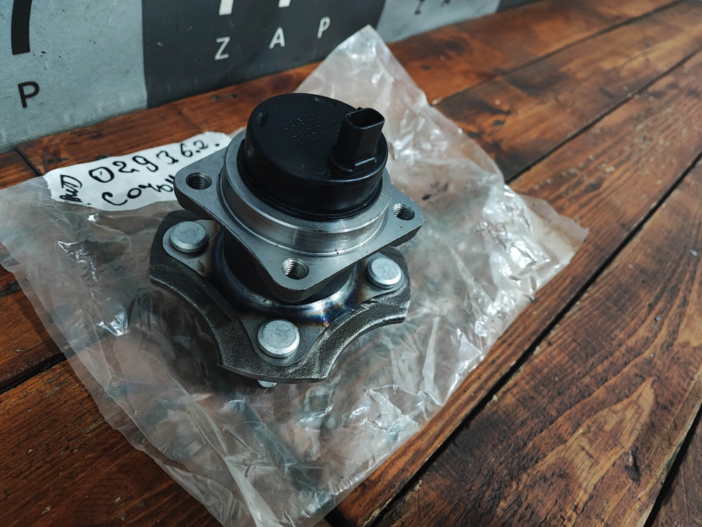 Ступица задняя с датчиком ABS Toyota Corolla (E120) 00-07 Новое  8954412010