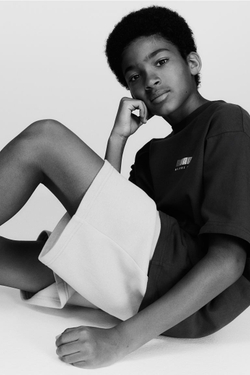 H&M Комплект из футболки и шорт с контрастным принтом, темно-серый