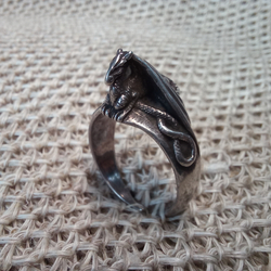 Кольцо. Дракон сидящий