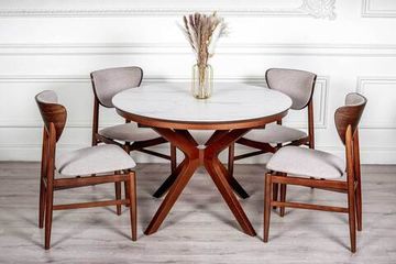 Комплект Стол VERONA 1100 CC с раздвижной круглой столешницей, керамика Snow White + 4 стула FANO-F с мягкой вставкой в деревянной спинке / Американский орех
