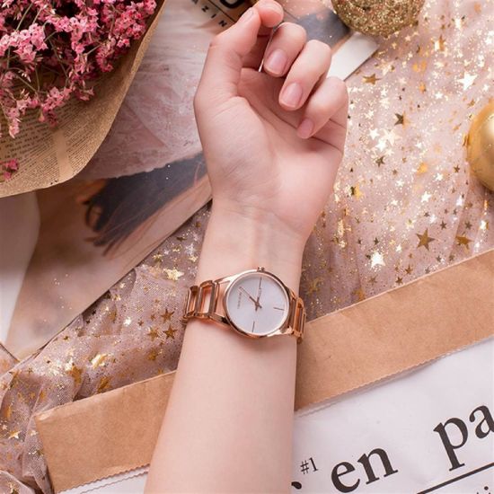 часы на руке