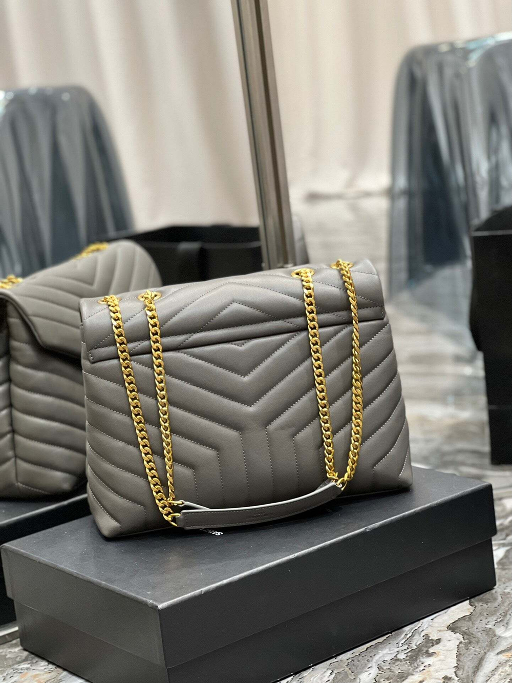 Yves Saint Laurent Loulou 32 cm