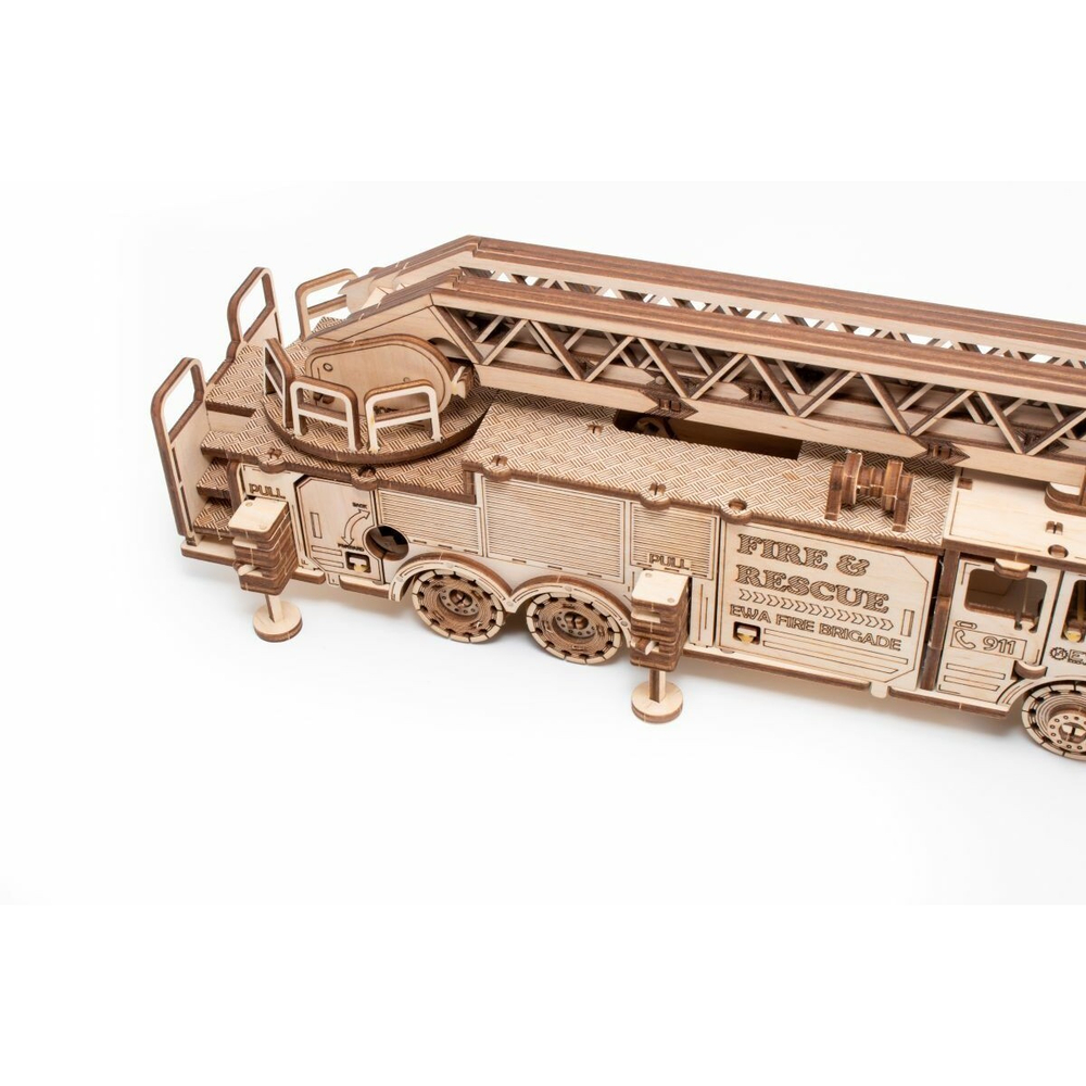 Пожарная машина с выдвижной вращающейся лестницей от EWA - Деревянный конструктор, сборная модель, 3D пазл