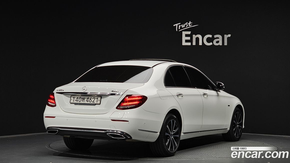 Mercedes-Benz E-Class W213 E300e 4MATIC Exclusive (09.2020)