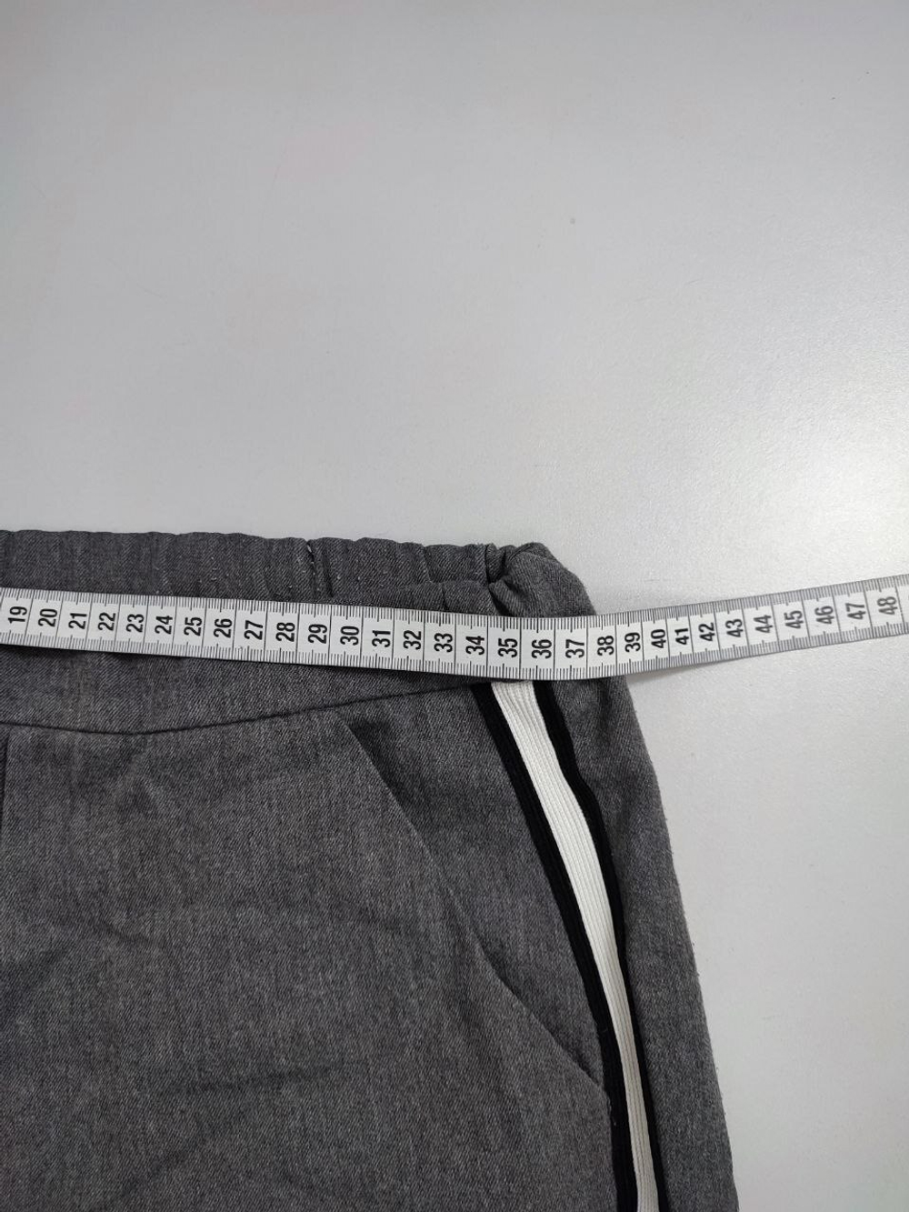 Брюки серые с лампасами 40 размер