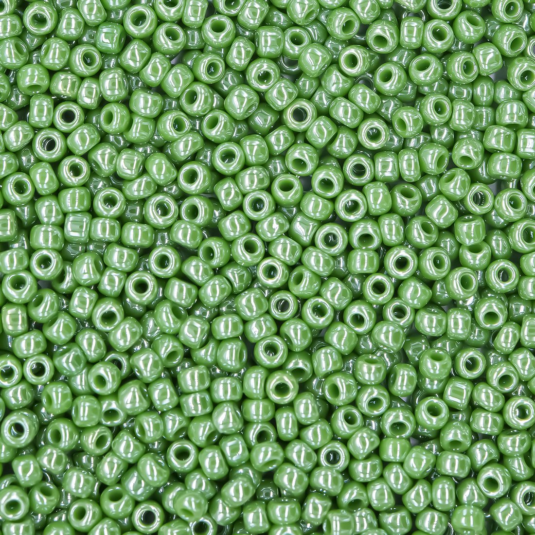 Японский бисер TOHO Round 11/0 (№130), кремовый глянцевый