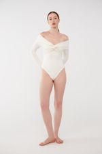 ТОП-БОДИ С ОТКРЫТЫМИ ПЛЕЧАМИ, МОЛОЧНЫЙ