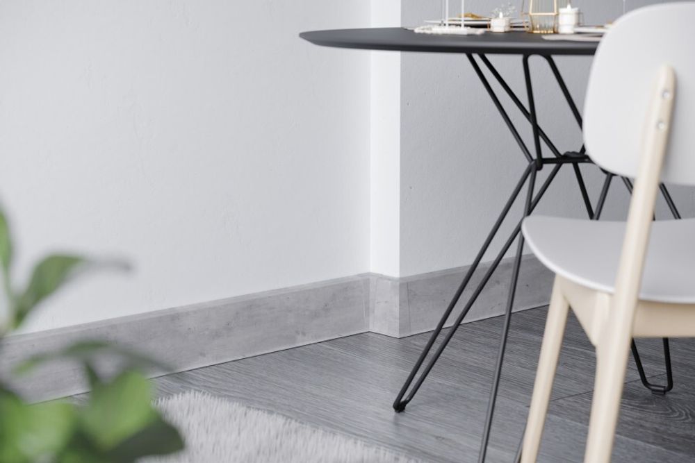 Плинтус Cezar Hi-Line 256 Готический, 2500x75x22 мм