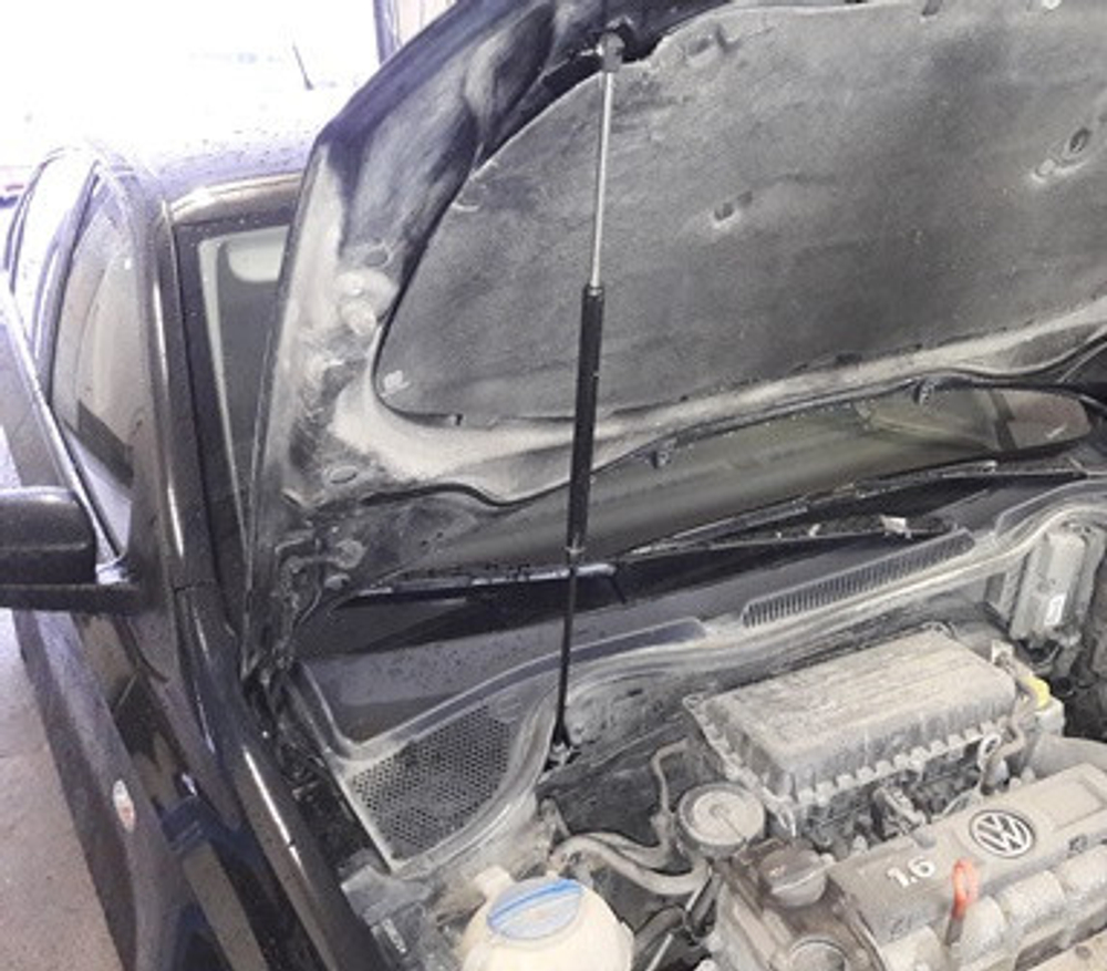 Амортизатор (упор) капота на Volkswagen Polo 13-01/1(с 2010 г.в.)Autoinnovation