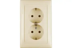 Розетка Legrand Valena с заземлением двойная + рамка слоновая кость 07036