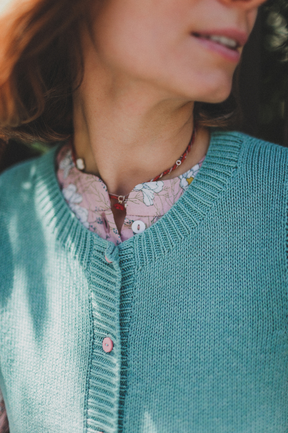 Жилет с пуговицами из итальянского хлопка бирюзового цвета