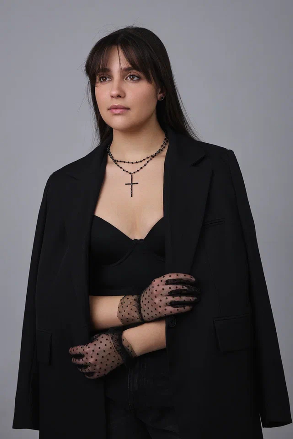 Колье тонкий черный крест на двойной цепочки из черных кристаллов