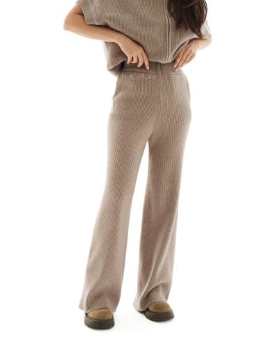 Трикотажный костюм с жилетом в цвете капучино