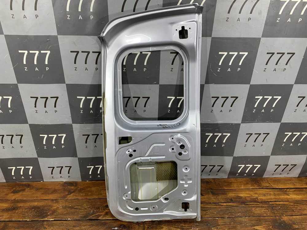 Дверь багажника правая Lada Largus 12-нв Б/У Оригинал 901005637R