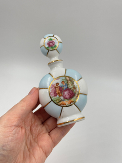Фарфоровый флакон
