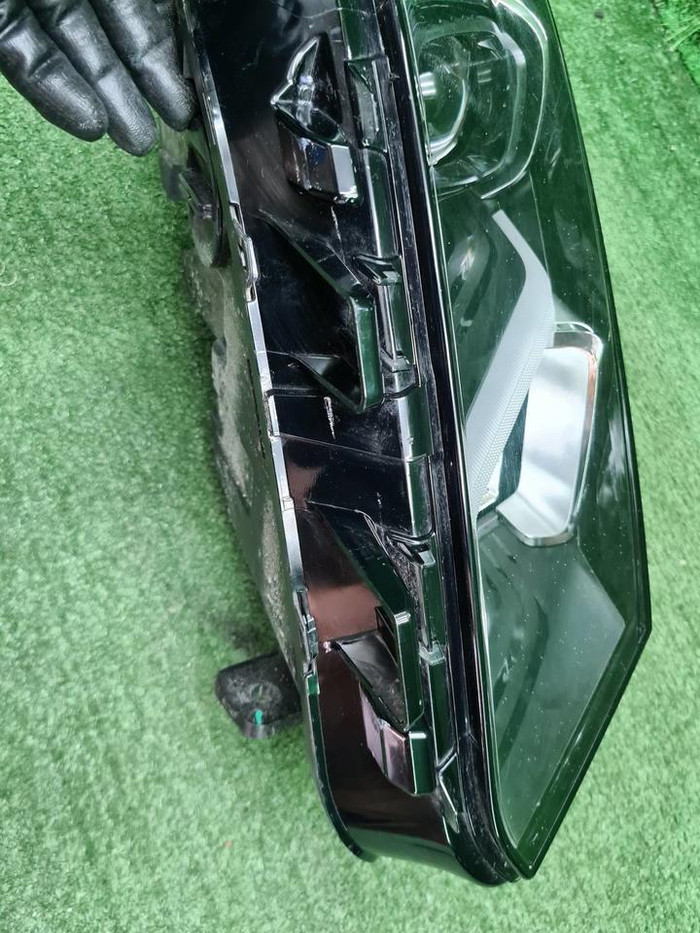 Фара правая Geely Coolray (2019-2023) LED