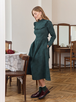 Платье с вшитой манишкой