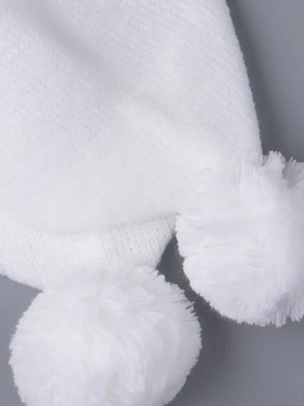 Шарф зимний вязаный с бубонами для детей