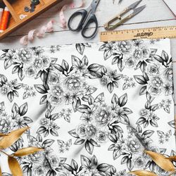 Ткань кулирная гладь черно-белые бутоны цветов