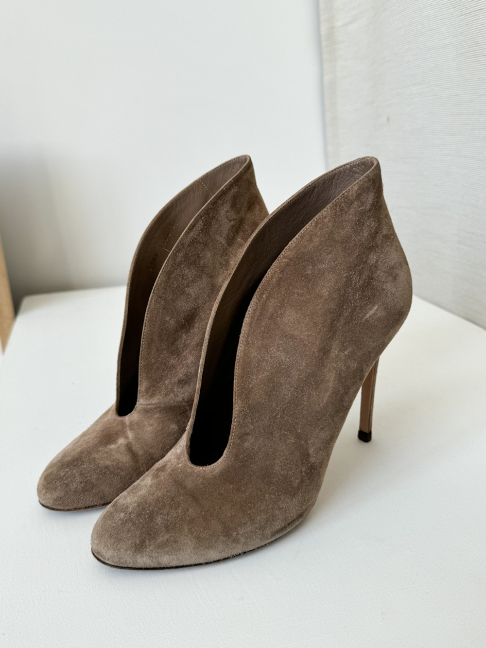 Замшевые ботильоны Gianvito Rossi, 39
