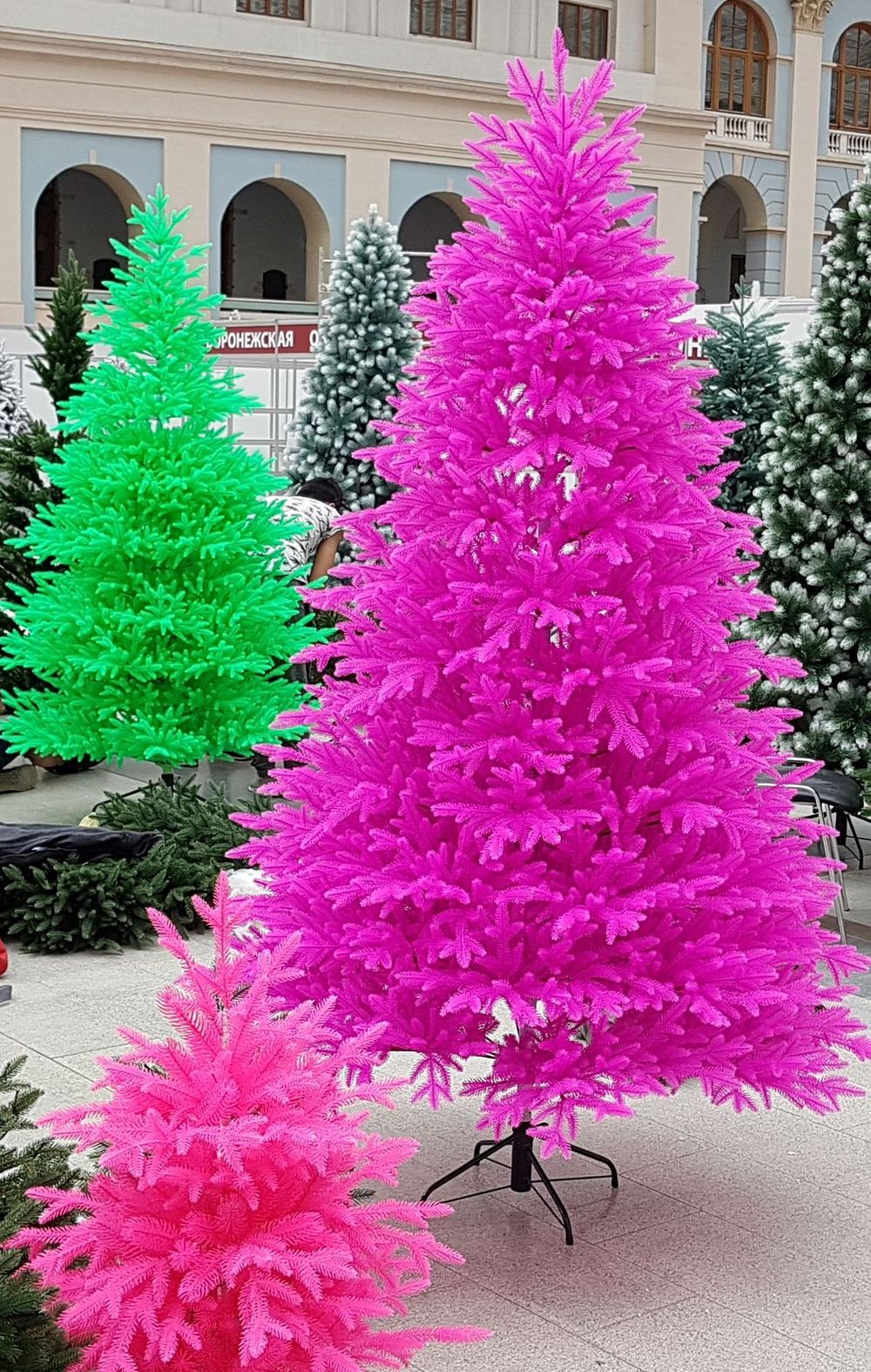 Искусственная елка «Фэнтези фуксия» (Литая хвоя) от 1,5 м до 3 м