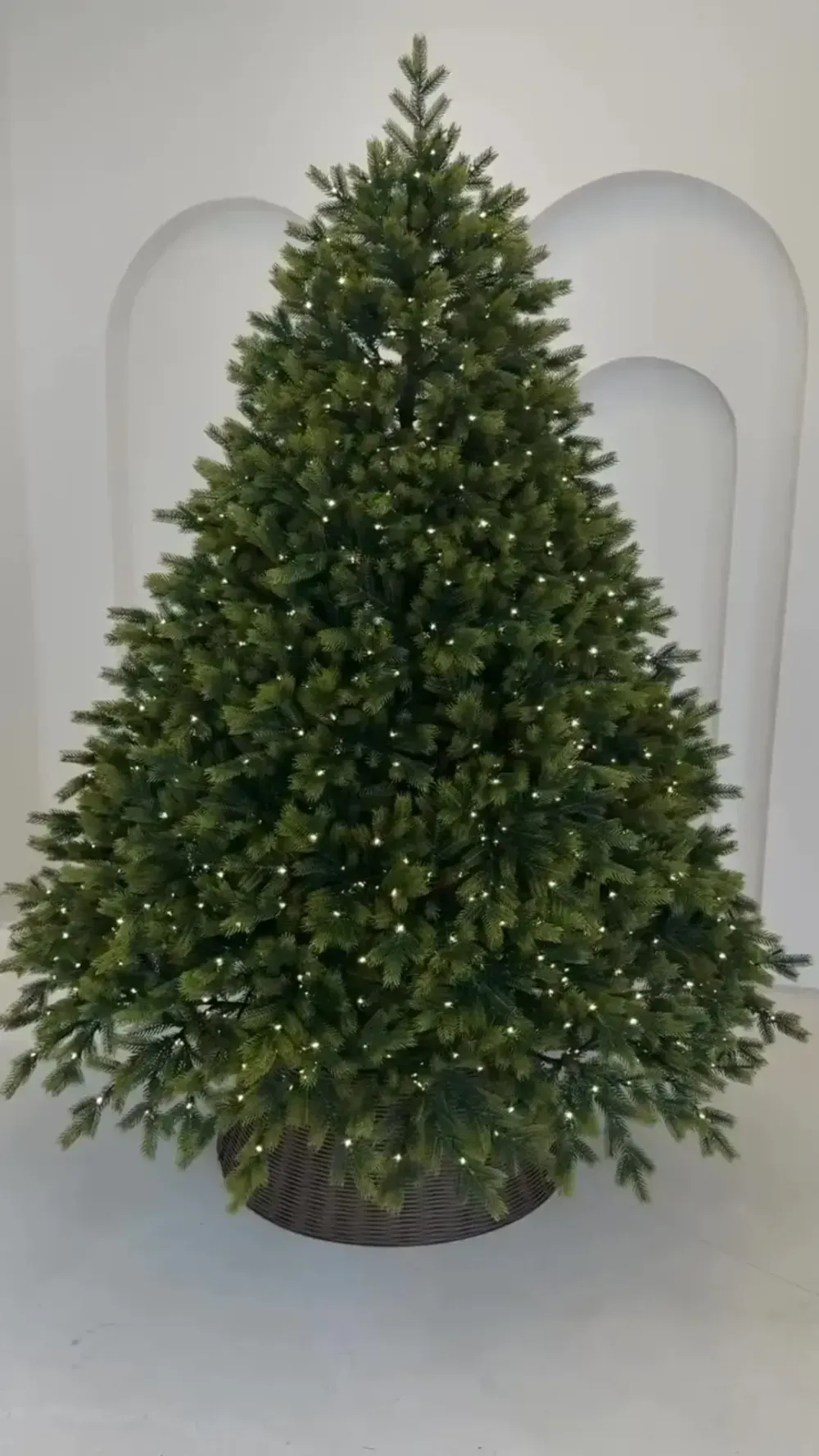 Елка с гирляндой «Эрмитажная» (Литая хвоя) 210 см / 2,1 м