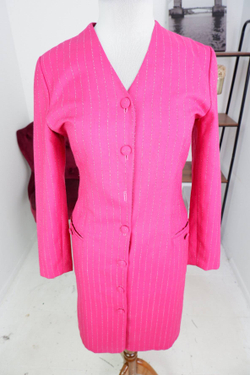 Жакет удлиненный яркого цвета, визуально на 44 размер