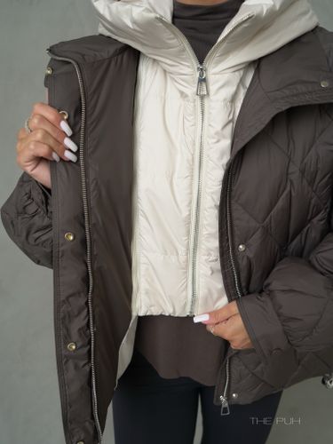 Шоколадно-бежевая куртка с манишкой