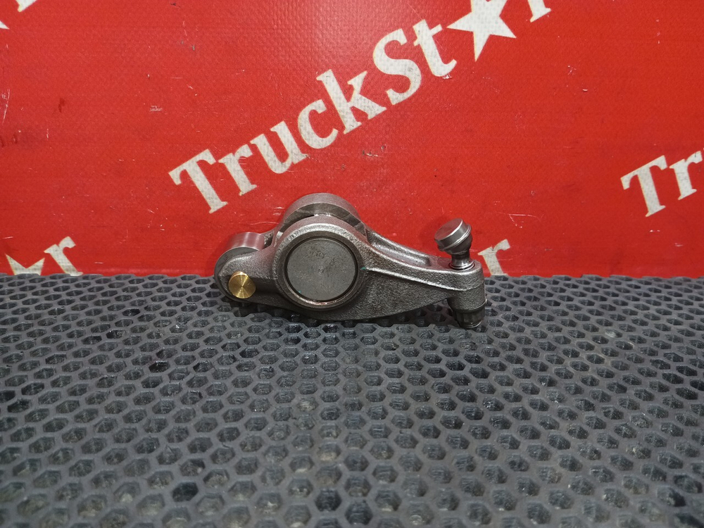 Коромысло впускного клапана 2024г.