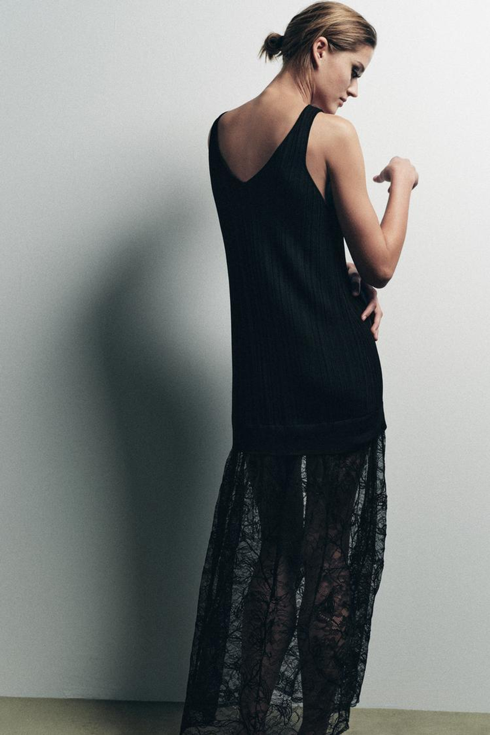 ZARA ТРИКОТАЖНОЕ ПЛАТЬЕ С КРУЖЕВОМ, ЧЕРНЫЙ