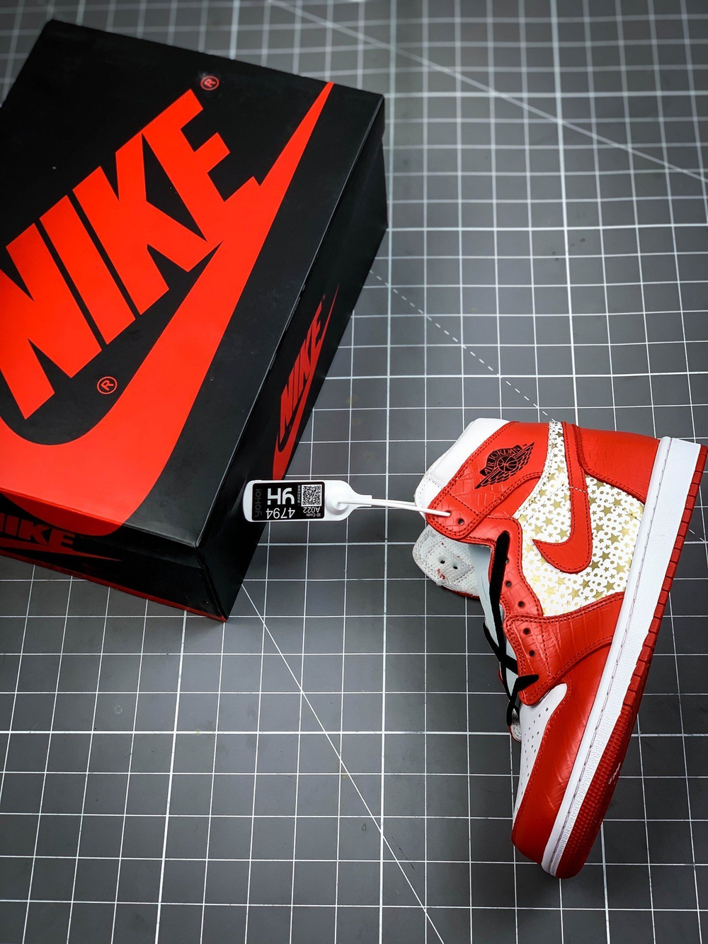 AIR JORDAN RETRO 1 HIGH OG X SUPREME WHITE/RED/GOLD-BLACK