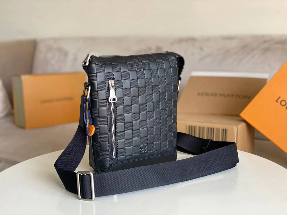 Сумка-мессенжер Louis Vuitton