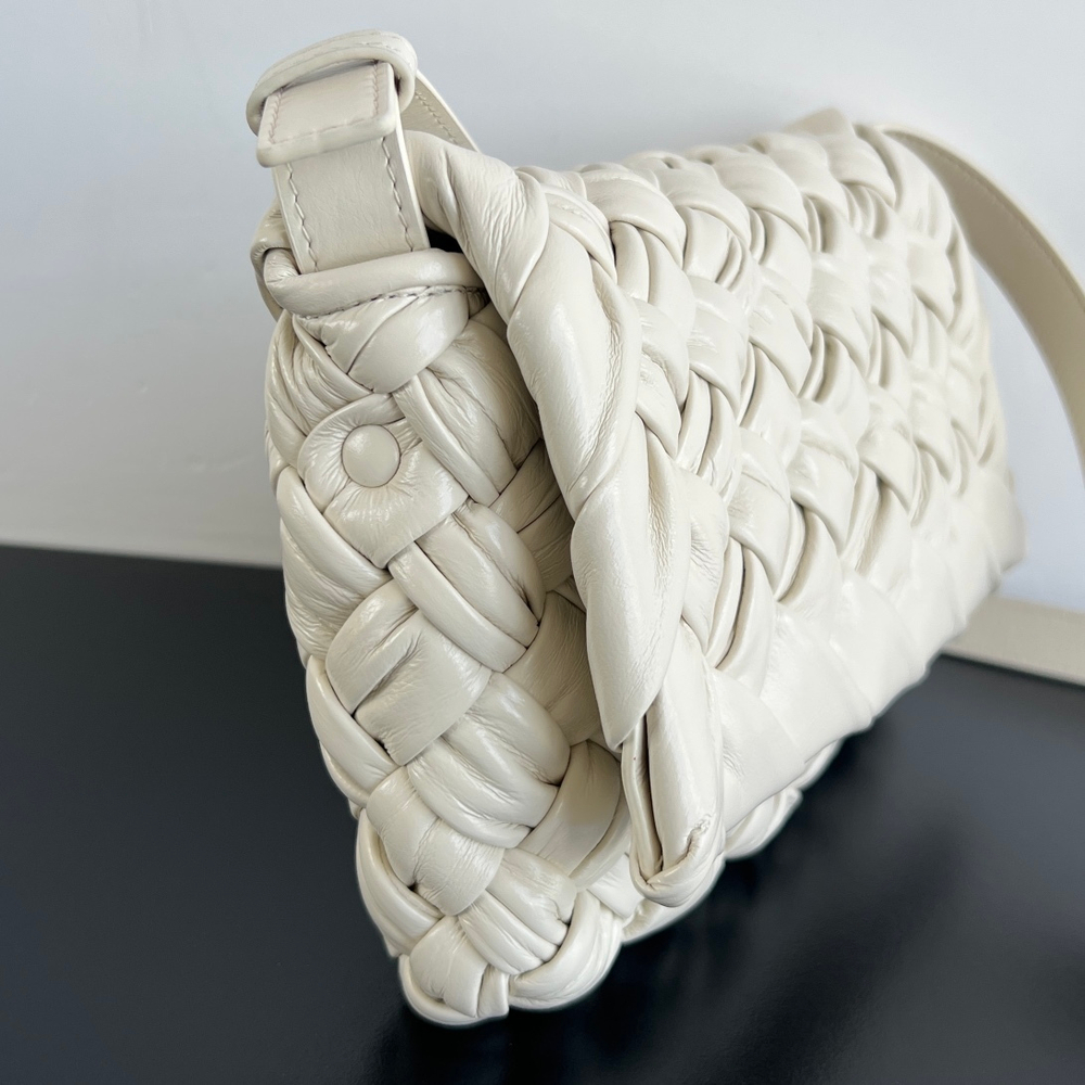 Bottega Veneta Small Rumple Messenger 21 cm