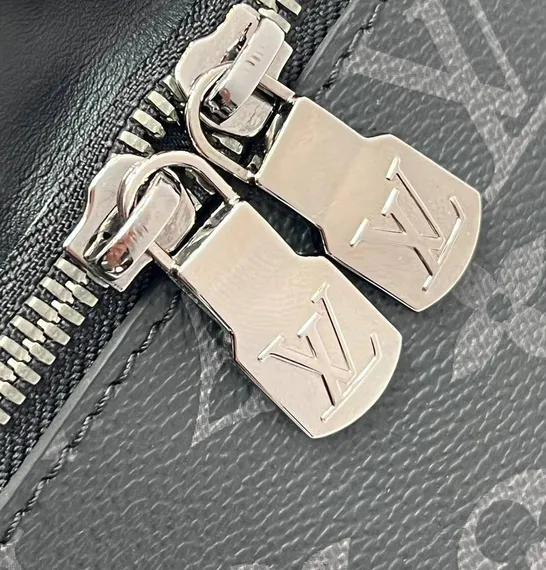 Поясная сумка Louis Vuitton Discovery PM канва Monogram Eclipse