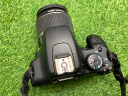 Canon 1000D kit 18-55mm 3.5-5.6 IS 12.000 кадров