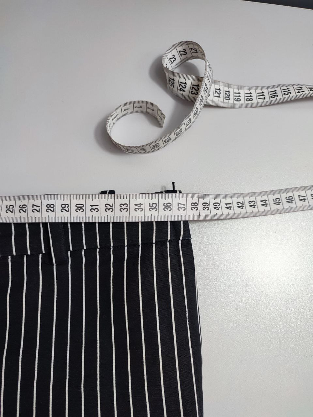 Брюки H&M в белую полоску 42 размер