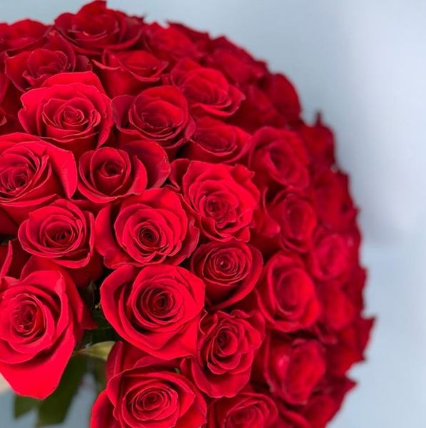 По какому поводу подарить букет красных роз?